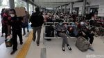 Begini Ramainya Stasiun Pasar Senen Usai Larangan Mudik Berakhir