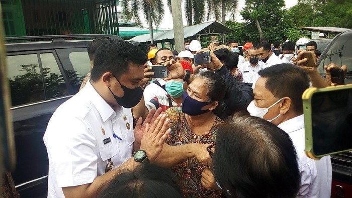 Bobby Nasution saat blusukan bertemu pedagang Eks Pajak Aksara (Datuk-detikcom)