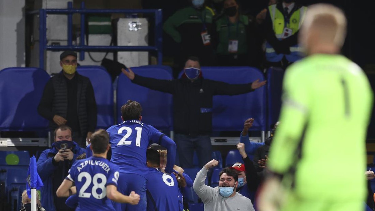 Karena Chelsea Harus Menghukum Leicester. (Foto: AP/Catherine Ivill)
