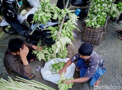 Curahan Hati Pedagang Ketupat di Klaten yang Terdampak Pandemi