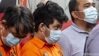 Saat dihadirkan polisi dalam konferensi pers kasusnya di Gedung Direktorat Reserse Narkoba Polda Metro Jaya, Rabu (19/5), Raffi Zimah pun menyampaikan penyesalannya.  