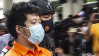 Raffi menyampaikan permohonan maafnya kepada kedua orang tuanya. Ia pun mengaku menyesal usai terjerat kasus narkoba. Anak pedangdut Rita Sugiarto itu mengaku tidak akan mengulangi perbuatannya lagi.