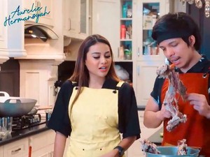 Romantisnya Aurel Hermansyah saat Bikin Masakan untuk Atta Halilintar