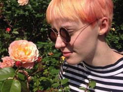 Potret Menggelikan Mereka yang Kebetulan Sama Dengan Sekitar