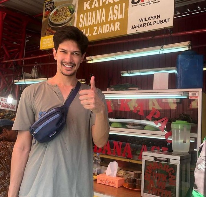 Galeri Dimas Beck Intip Keseruan Dimas Beck yang Hobi Kulineran