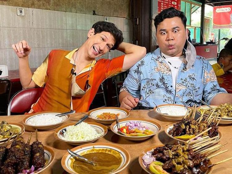 Intip Aksi Dimas Beck yang Doyan Makan Enak dan Jago Masak