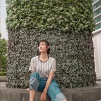 Ibu satu anak ini memiliki banyak penggemar usai sering tampil di layar kaca. Tak hanya cantik, pembawaannya yang tegas juga banyak membuat kaum adam terpana. Foto: Instagram/@vivin.fy