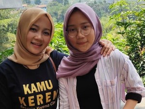 Sang Ibu dan Adik Sambut Jenazah Eril di Bandara Soetta