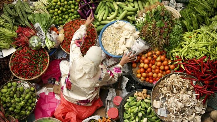 Sultan! Penjual Sayur Ini Dagang pakai Mobil Mewah