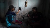Seperti umumnya tradisi masyarakat jelang hari raya Idul Fitri, mereka juga berencana untuk pulang kampung. Mereka mudik menggunakan kapal seperti rutinitas sebelumnya.   