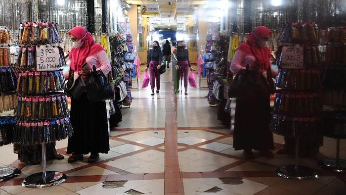 Pasar Tanah Abang kembali dibuka usai sebelumnya ditutup sementara sejak 12 Mei 2021 lalu. Sudah kembali dibuka, bagaimana kondisi di Pasar Tanah Abang?