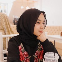 Awalnya itu postingan endorsement. Aku nggak tahu gimana bisa jadi banyak yang nge-save, di 2019-2020 aku sudah jenuh karena jadi bumerang dan udah nggak bagus, digunain tanpa izin bahkan sama brand besar juga ada tanpa izin, dan cuma dua foto itu doang. Foto lainnya juga ada tapi ngga sebanyak itu, itu di luar pemikiran aku, kata gadis 20 tahun itu. Foto: Dok. pribadi Cut Rauzha Amalia.