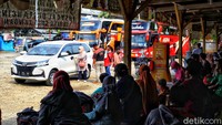 Terminal Pondok Pinang pun jadi salah satu destinasi para pemudik untuk melakukan perjalanan jarak jauh menggunakan bus.  