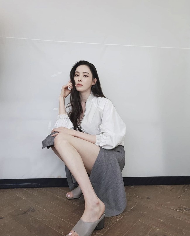 Menurut laporan Sports Donga, Senin (17/5/2021), tim produksi Island telah mempertimbangkan Lee Da Hee sebagai pemeran utama. Ia dinilai sebagai kandidat yang paling cocok. Foto: dok. Instagram dahee0315