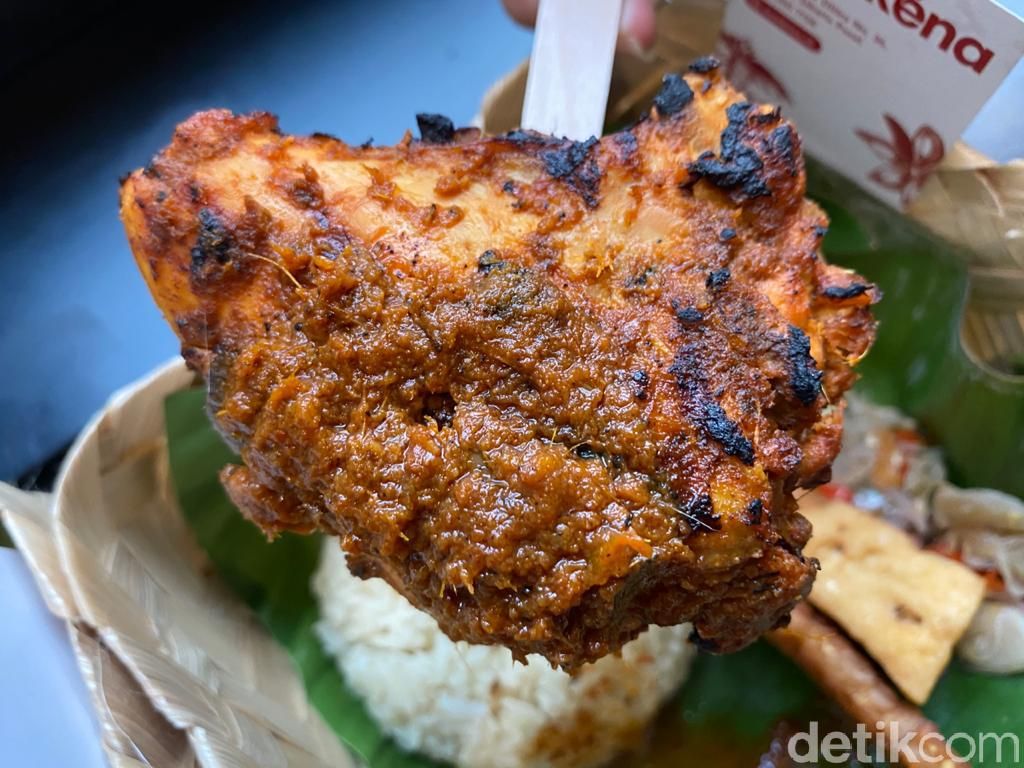 Mankena : Nongkrong Sambil Makan Ayam Rempah dan Tuna Kecombrang