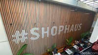 Shophaus di Menteng, Jakarta Pusat punya konsep open space sekaligus modern foodcourt. Tempat ini jadi destinasi favorit millenial untuk ngopi dan nongkrong bareng teman dan keluarga. Foto: detikFood