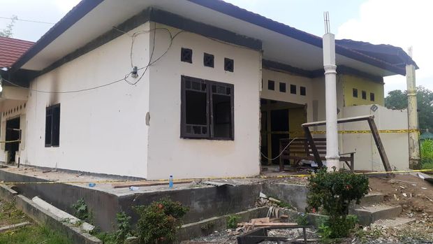 Markas Polsek Candipuro dibakar warga pada Selasa (18/5/2021) malam