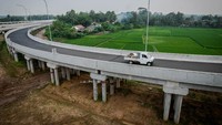 Ruas tol kedua yang siap diresmikan adalah Tol Serang-Panimbang Seksi 1 sepanjang 26,5 km menghubungkan Serang-Rangkasbitung. ANTARA FOTO/Muhammad Bagus Khoirunas  
