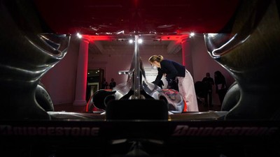 Mobil Balap Lewis Hamilton Ini Bakal Dilelang Lho