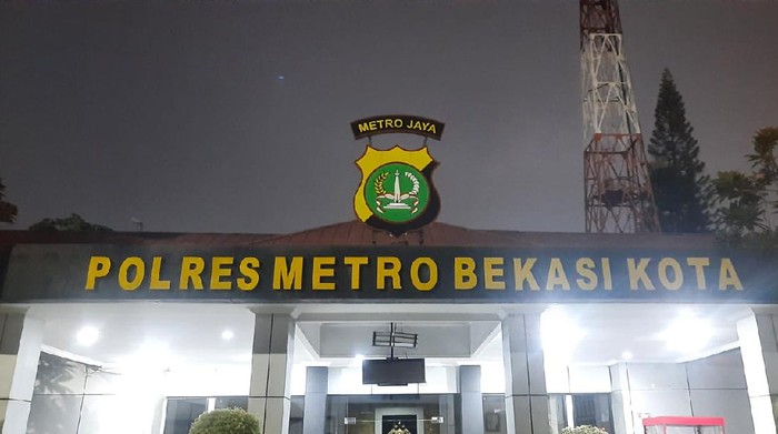 Ortu ABG korban pencabulan anak anggota DPRD Bekasi mendatangi Polres Metro Bekasi, Rabu (19/5).