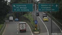 Angka tersebut merupakan total kendaraan pada lalu lintas (lalin) menuju Jabotabek dari arah timur, barat dan selatan pada 15-17 Mei 2021. 
