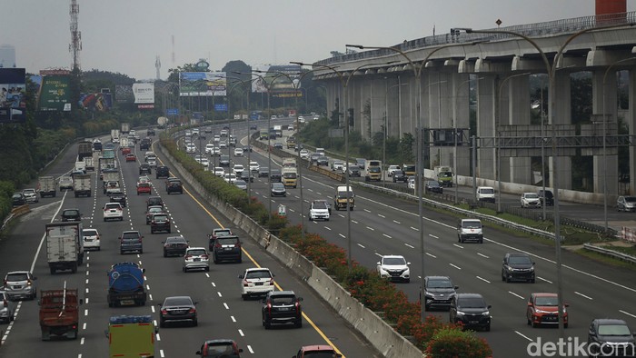 Arus lalu lintas di Tol Jagorawi, Rabu (19/05/2021), usai libur Lebaran, kembali ramai lancar.