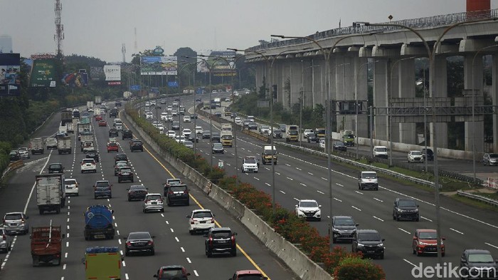 Arus lalu lintas di Tol Jagorawi, Rabu (19/05/2021), usai libur Lebaran, kembali ramai lancar.