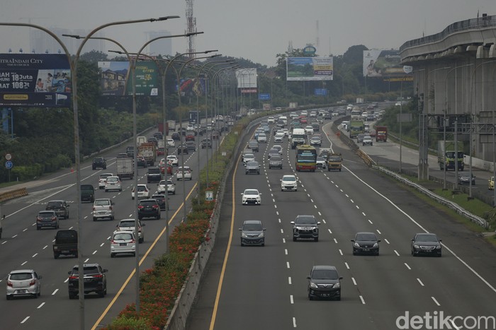 Arus lalu lintas di Tol Jagorawi, Rabu (19/05/2021), usai libur Lebaran, kembali ramai lancar.