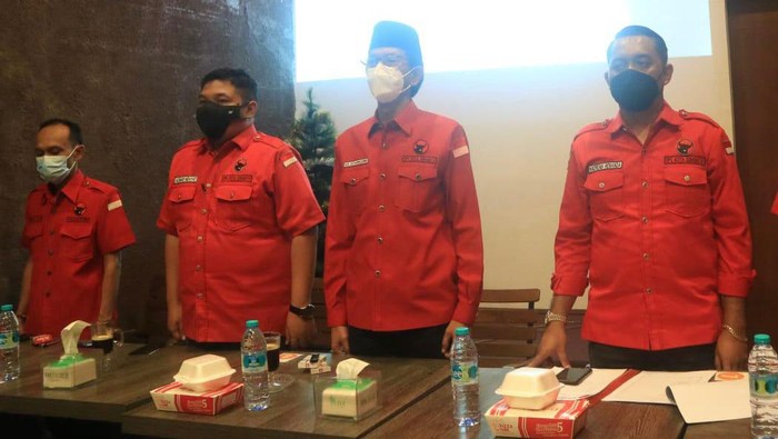 Menyongsong Pemilu 2024, PDIP Surabaya mempersiapkan diri sejak dini. Rapat-rapat PDIP digelar serentak di 31 kecamatan, untuk konsolidasi organisasi.