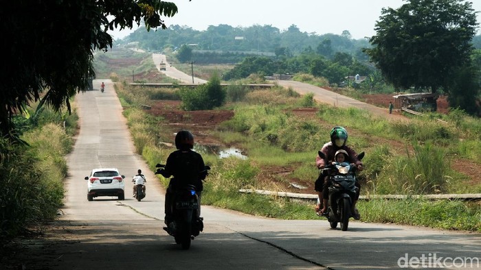 Penampakan Terkini Jalan Terusan Bojonggede-Kemang Jalan Bojonggede-Kemang di Bogor sudah bisa dilewati secara fungsional walau proyek belum 100 persen rampung. Jalan ini diharapkan dapat mengurai kemacetan.