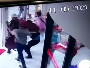 Dua Pengamen Ngamuk di Minimarket Bandung, Apa Motifnya?