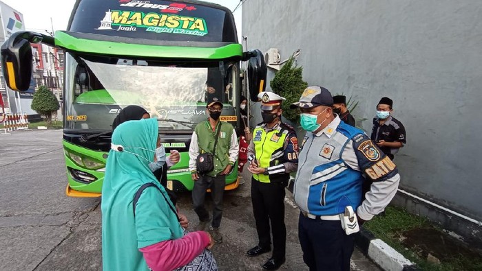 Penyekatan arus balik di Sawangan, Depok