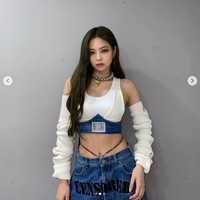5. Tubuh ramping dan perut rata Jennie BLACKPINK kerap membuat fans penasaran dengan cara dietnya. Dia pun membeberkan sedikit rahasia mendapatkan bentuk tubuh idaman banyak orang. Foto: Instagram/@jennierubyjane