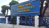 Menurut Kepala Terminal Guntur Malati, Sofyan Hidayat, armada bus mulai beroperasi lagi sejak Selasa (18/5) dini hari kemarin.