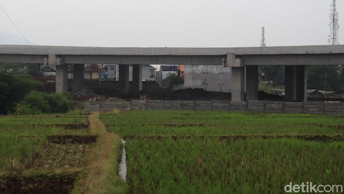 Pembangunan proyek Tol Cileunyi Sumedang Dawuan (Cisumdawu) terus dikebut, Rabu (19/5/2021).