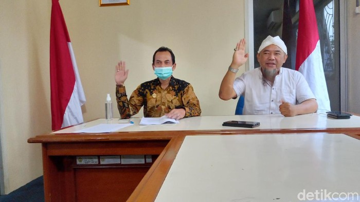 Rektor UPN Veteran Muhammad Irhas Effendi dan Kepala PKP UPN Veteran Lestanta Budiman menyatakan sikap atas penerbitan SE Kewajiban memperdengarkan lagu Indonesia Raya di Yogyakarta.