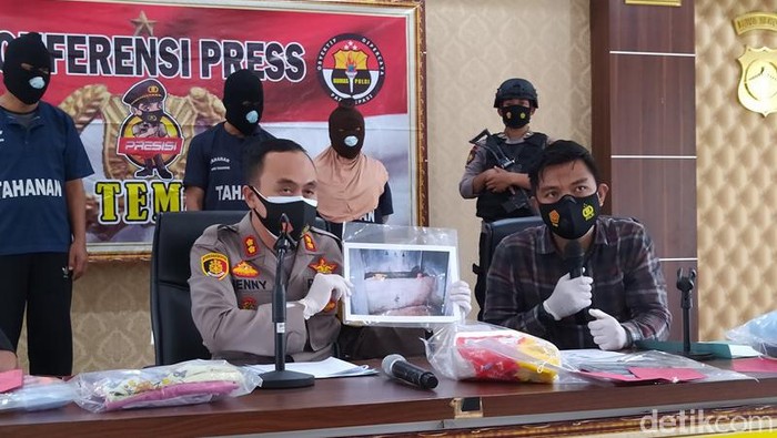 Rilis kasus mayat bocah perempuan dalam rumah di Polres Temanggung, Rabu (19/5/2021)