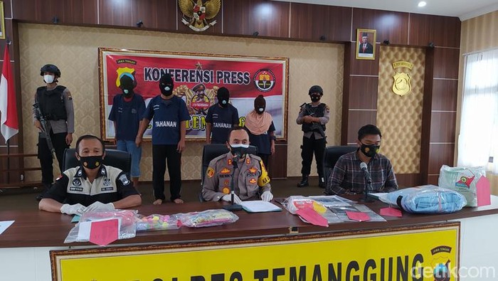 Rilis kasus mayat bocah perempuan dalam rumah di Polres Temanggung, Rabu (19/5/2021)