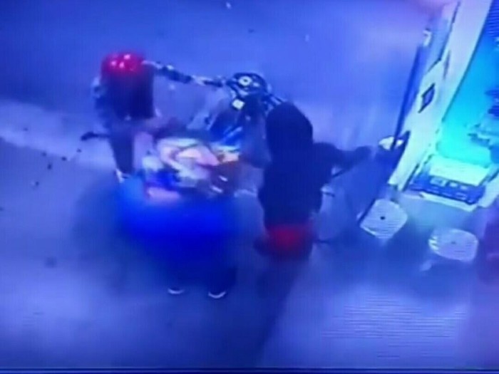 Seorang operator SPBU di Cimahi dianiaya pemotor yang diduga mabuk