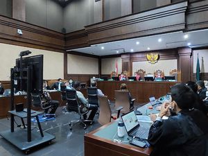 Hakim Marah Usai Dengar Alasan Eks Sespri Juliari Suruh OB Setor Rp 1,3 M