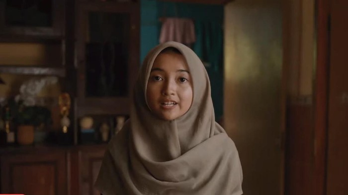 Siti alias Mamay pengguna Google Lens