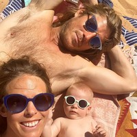 Dalam keterangan fotonya, menurut Torah, menjadi ibu adalah sebuah hal yang menakjubkan. Itu sangat spiritual. Utama. Tidak terlatih. Dahsyat. Murni, ungkapnya.  Foto: dok. Instagram/@torahbright