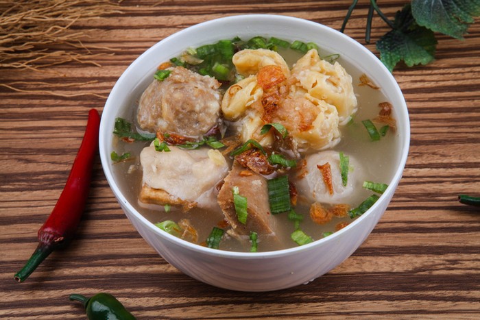Waduh! Pelanggan Temukan Jimat Pelaris di Warung Bakso Ini