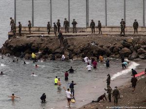 Ribut dengan Spanyol, Maroko Gunakan Pengungsi ke Ceuta untuk Unjuk Gigi