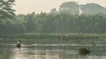 Cara Nelayan Kecil Pamulang Bergantung Hidup di Danau