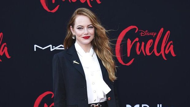 Emma Stone arrives at the premiere of 