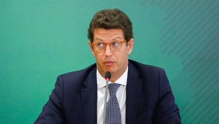 (FILES) In this file photo taken on April 22, 2021 Brazils Environment Minister Ricardo Salles gestures during a news conference after a virtual the virtual Earth Day Summit in Brasilia. - Brazilian Environment Minister Ricardo Salles is suspected of involvement in a trafficking ring that sold illegal timber on the black market, a Supreme Court ruling said as police raided various ministry offices on May 18, 2021. (Photo by Sergio Lima / AFP)