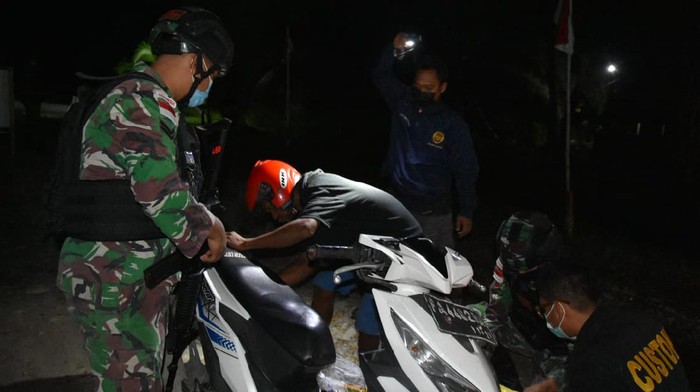 Gagalkan Penyelundupan Narkoba di Perbatasan Bea Cukai Jayapura dan Satgas Pamtas Yonif 131/Braja Sakti menggagalkan penyelundupan narkotika jenis ganja seberat 790 gram Pos Petiwi, Kabupaten Keerom. Penyelundupan barang terlarang untuk masuk ke wilayah NKRI itu sering ditemui di perbatasan RI-PNG. Mereka masuk menggunakan jalan-jalan tikus dan dibawa oleh remaja dari Papua Nugini.