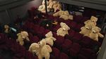 Gemes Banget! Nonton Bioskop di Paris Bareng Teddy Bear