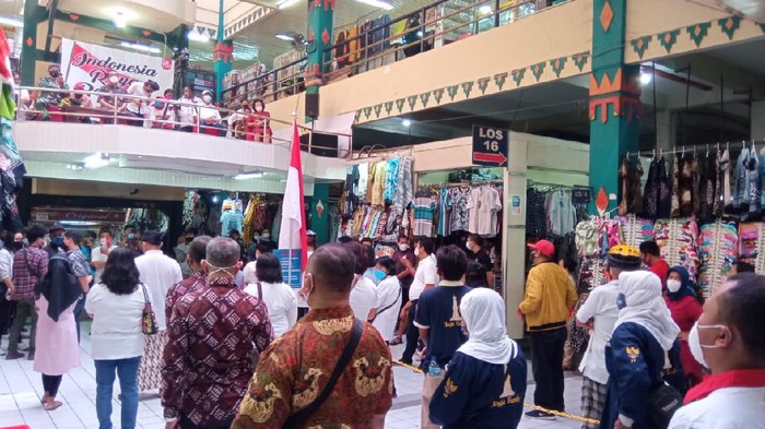 Hari pertama pemutaran Indonesia Raya di Pasar Beringharjo, Kamis (20/5/2021).
Foto dari humas for you